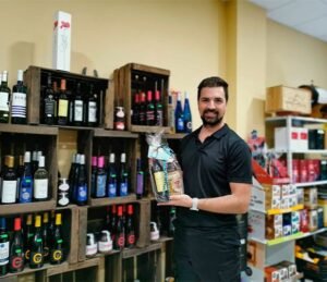 Carlos en Bodega del Desierto, la esencia de Almería con productos gourmet