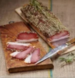 Lomo al romero de Almería artesanal, embutido gourmet curado con hierbas naturales.
