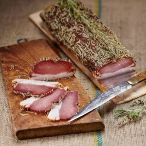 Lomo al romero de Almería artesanal, embutido gourmet curado con hierbas naturales.
